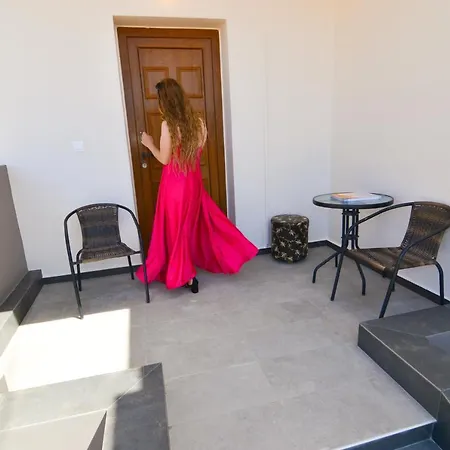 Paradise With Parking, Wifi, - Walking Distance To The Apartmán